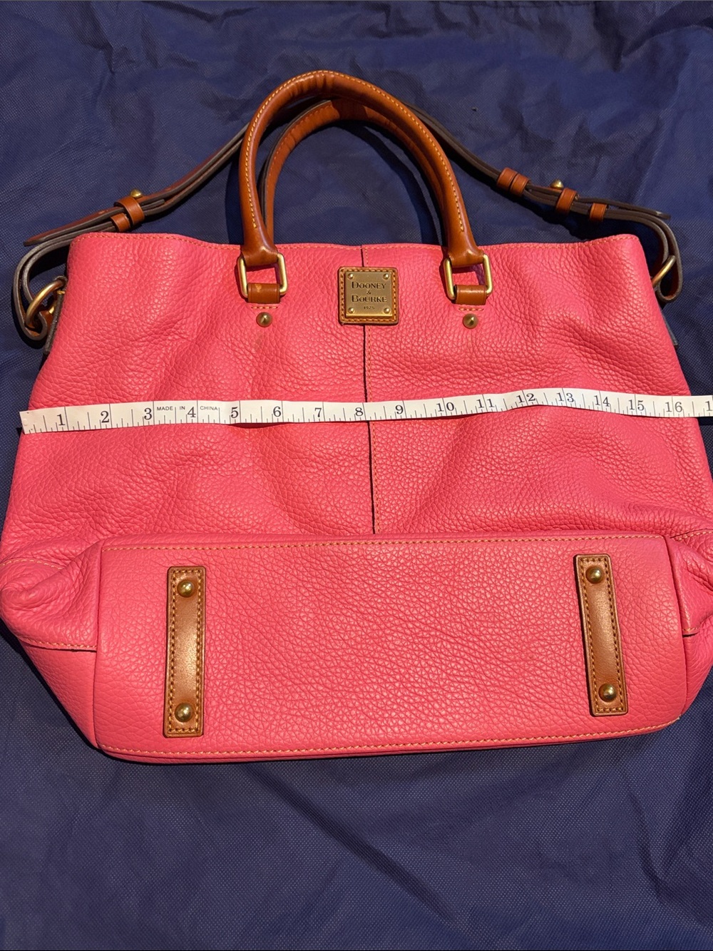 🩷 Dooney & Bourke Coral/Salmon Pink Pebbled Large Leather Tote with Tan Trim - Picture 3 of 8